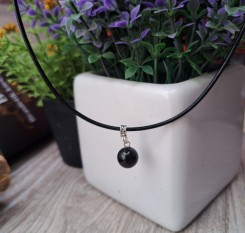 Кулон із круглого турмаліну шерл