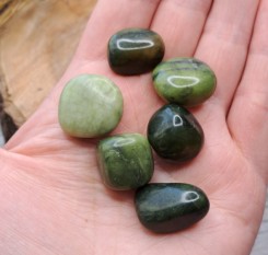 Галтовка натурального нефриту