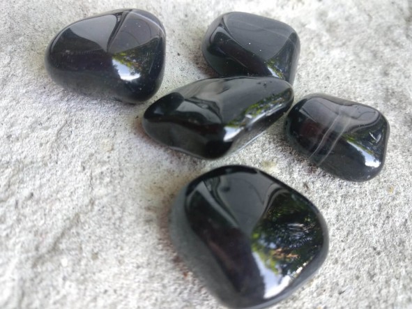 Фото чорного агату 