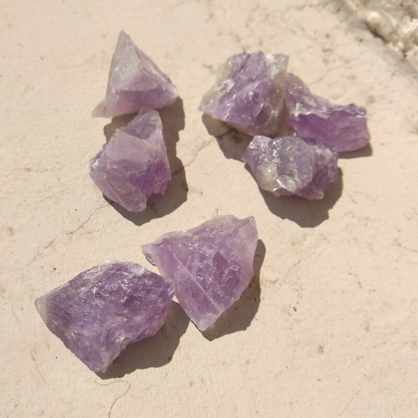 Фото камня аметист необработанный 