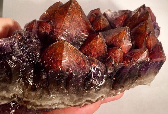 Разновидность аметиста - красный 